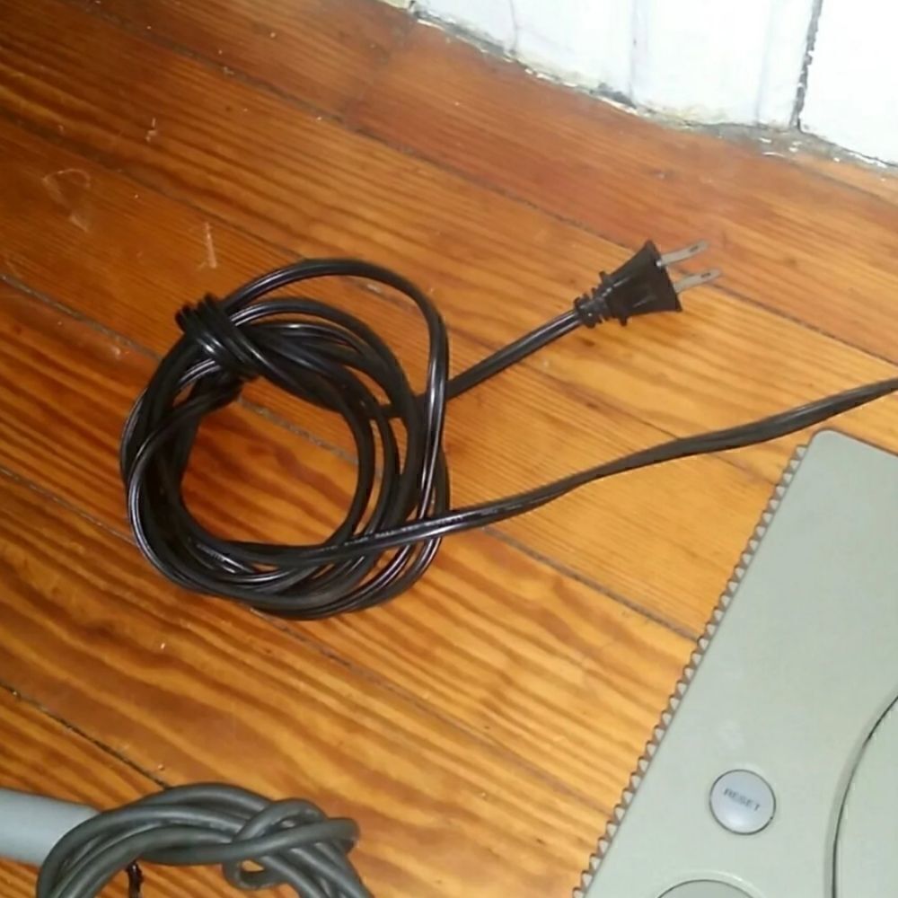 FIRM! Play Station One Original With 2 Remotes - Picture 5 of 5